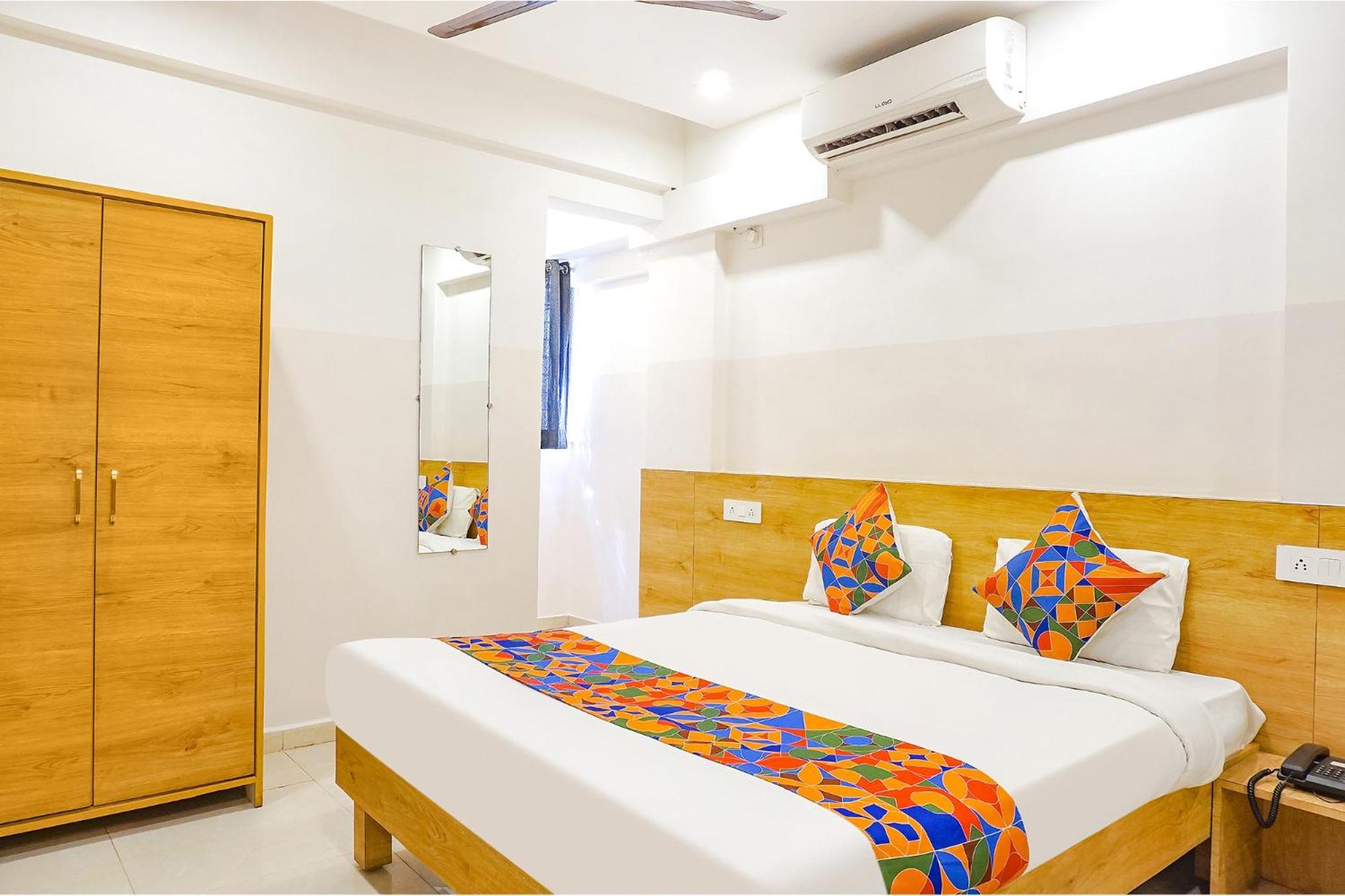 Fabhotel Saffron Inn I - Nr Darshan Museum Pune Exteriör bild