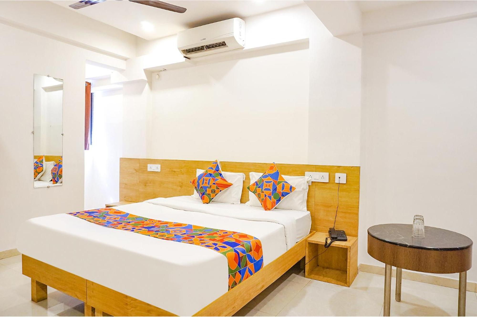 Fabhotel Saffron Inn I - Nr Darshan Museum Pune Exteriör bild