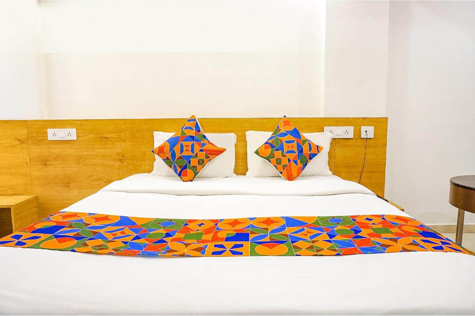 Fabhotel Saffron Inn I - Nr Darshan Museum Pune Exteriör bild