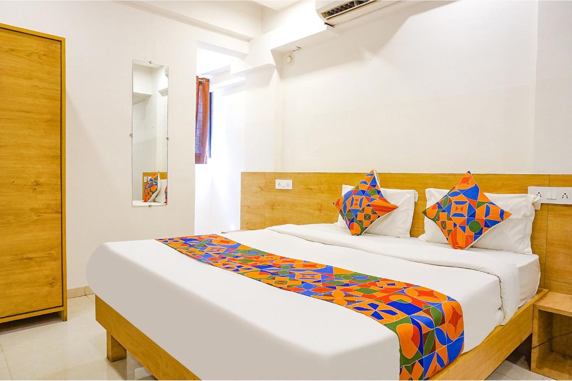 Fabhotel Saffron Inn I - Nr Darshan Museum Pune Exteriör bild