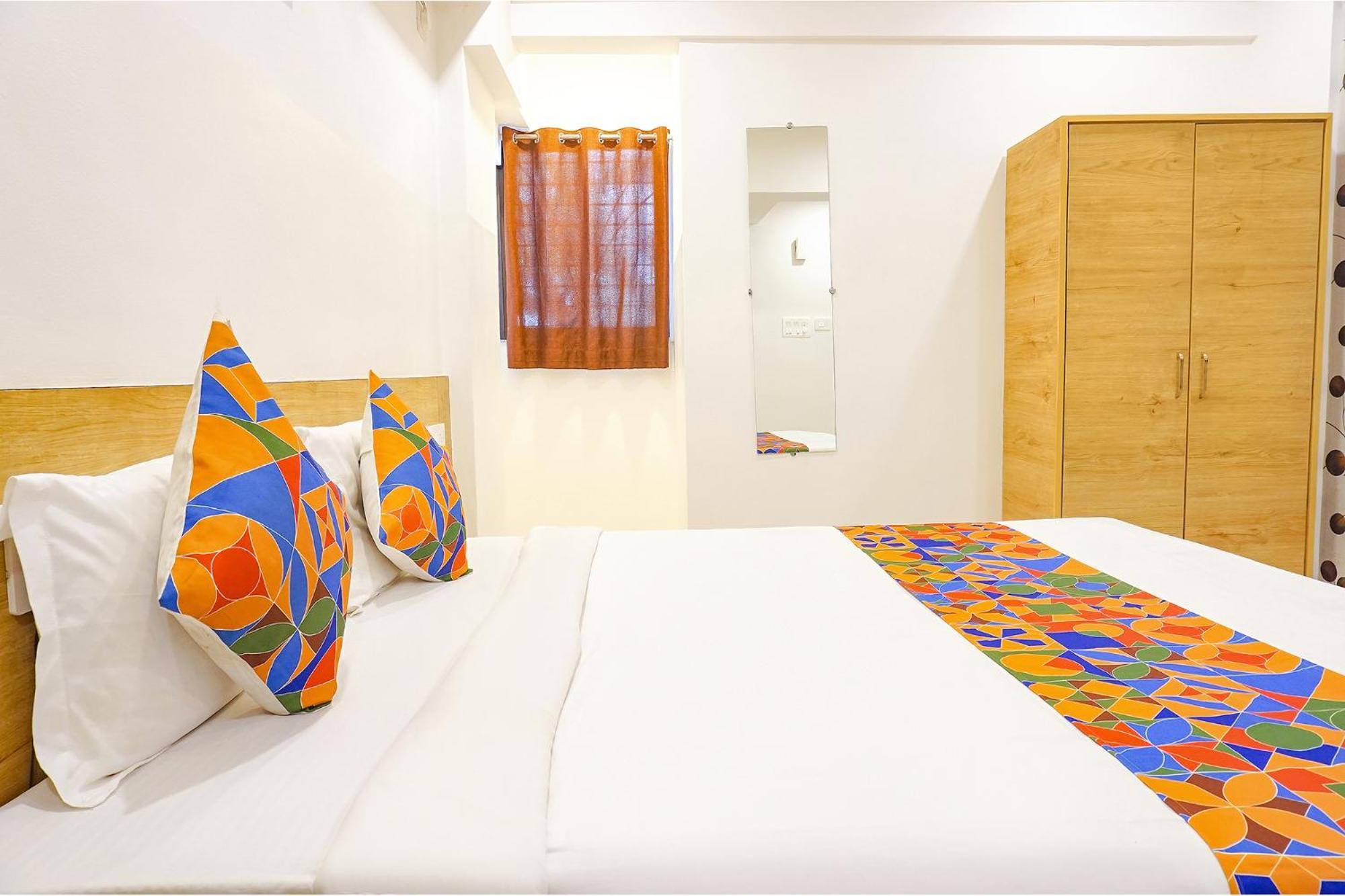 Fabhotel Saffron Inn I - Nr Darshan Museum Pune Exteriör bild